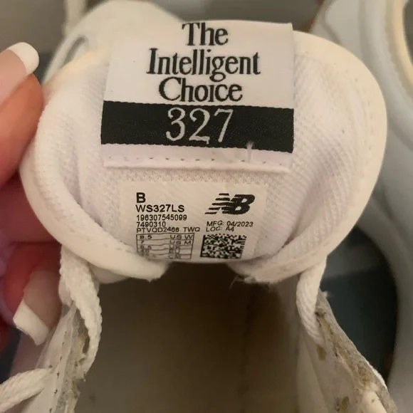 New Balance White Sneakers Modern Minimalist Design - Picture 7 of 9